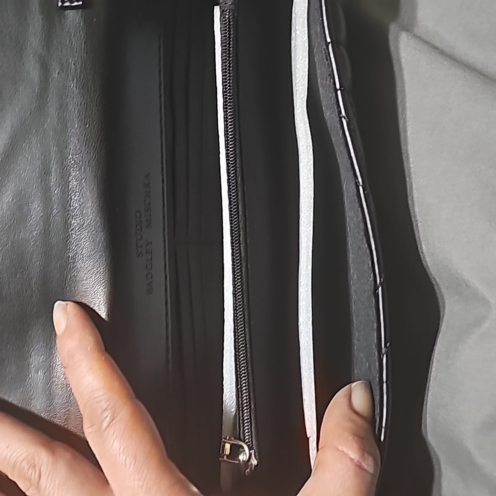 Black quilting center crossbody by Badgley Mischa - Picture 4 of 9